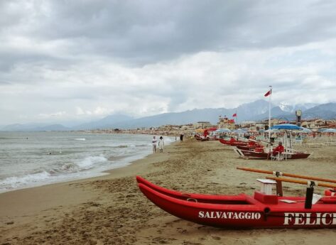 Viareggio in un giorno: tra mare, ville liberty e la dolce vita toscana