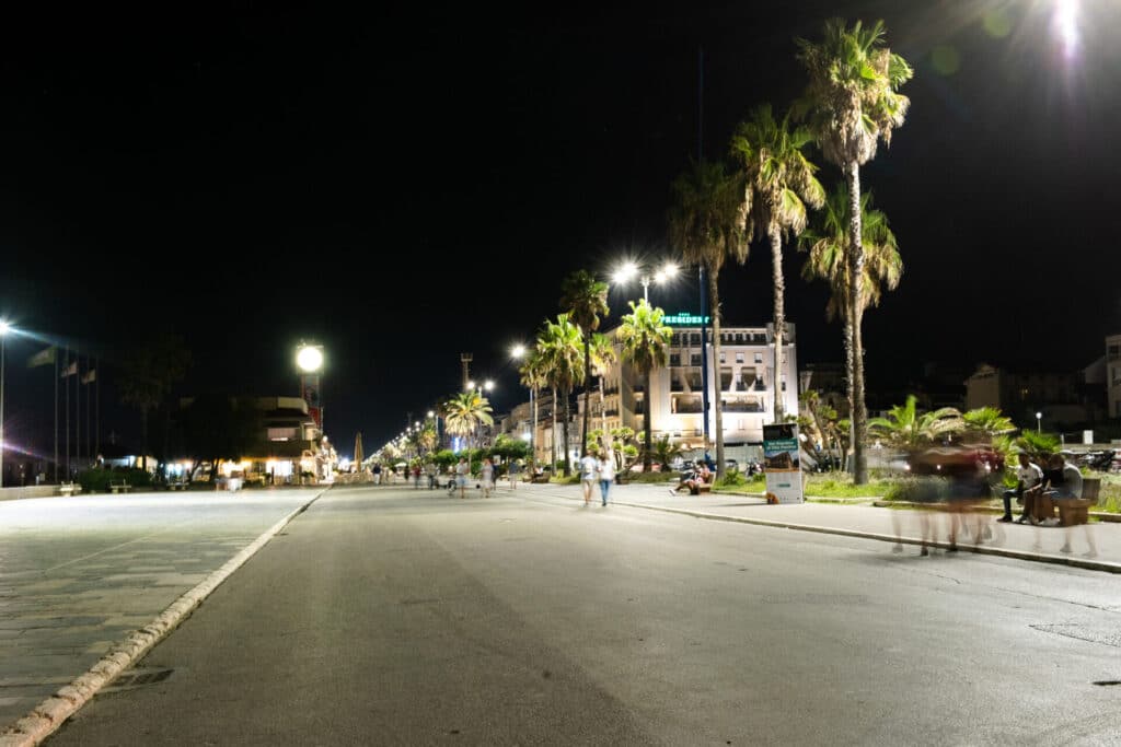 Viareggio in un giorno: lungomare di notte